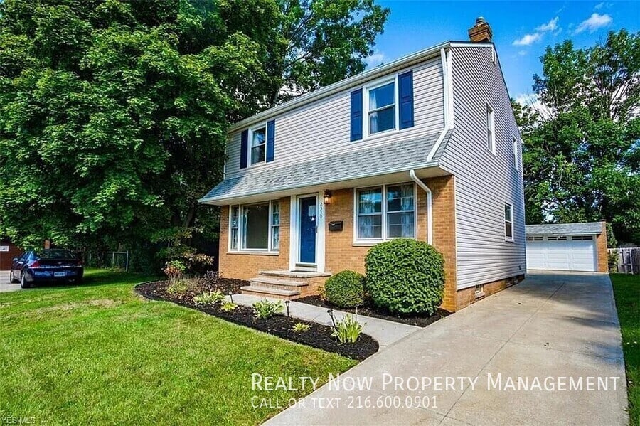 Building Photo - 2330 Traymore Rd