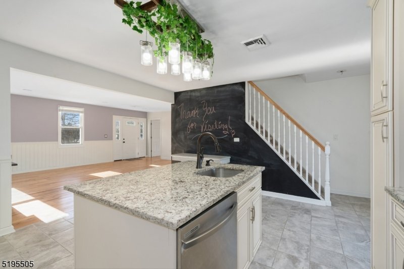 Building Photo - 7 Berry Rd