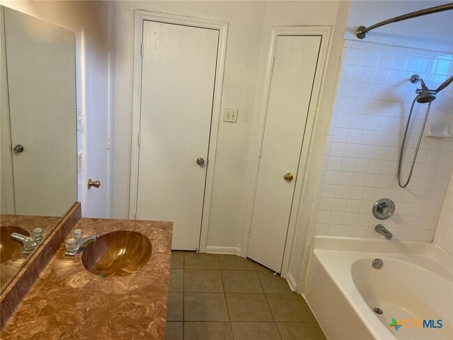 Building Photo - 4102 Waterproof Dr