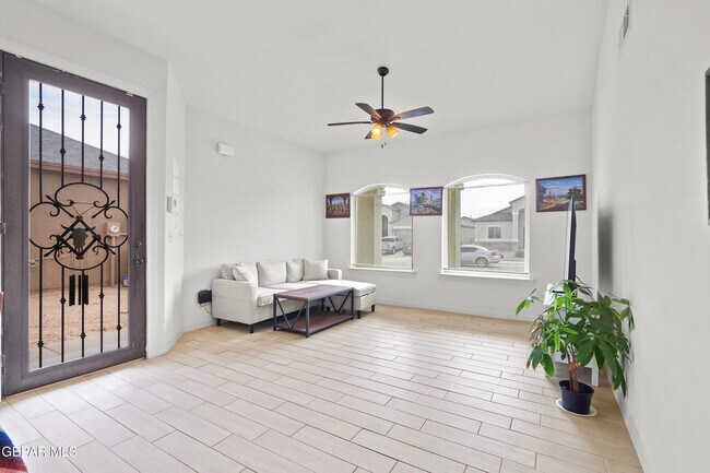 Building Photo - 14761 Mike a Mendoza Ave