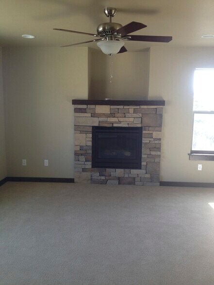 Building Photo - 1906 Leeward Ct