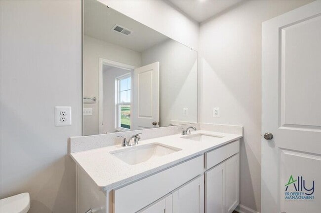 Building Photo - 54 Sophie Kathryn Dr