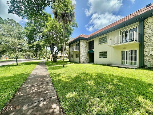 Primary Photo - 6530 Lake Patricia Dr