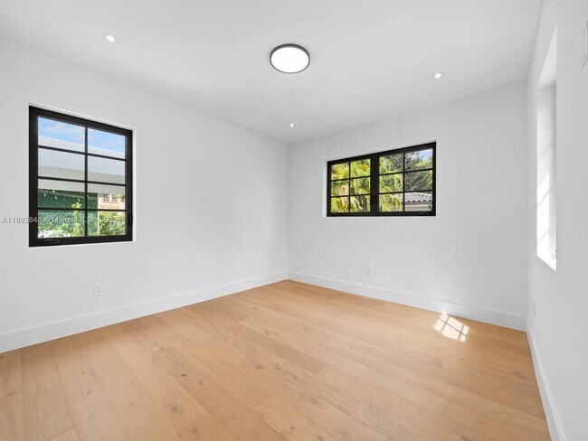 Building Photo - 39 Palermo Ave