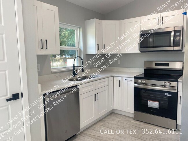 Building Photo - 13679 SE 52nd Ct