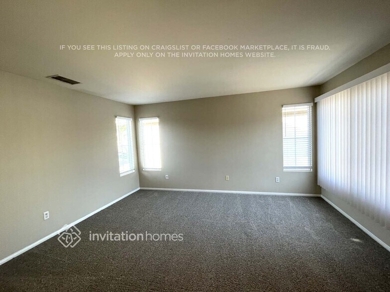 Building Photo - 1052 E Agate Ct