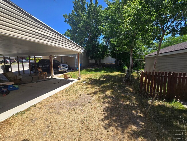 Building Photo - 509 W 200 S