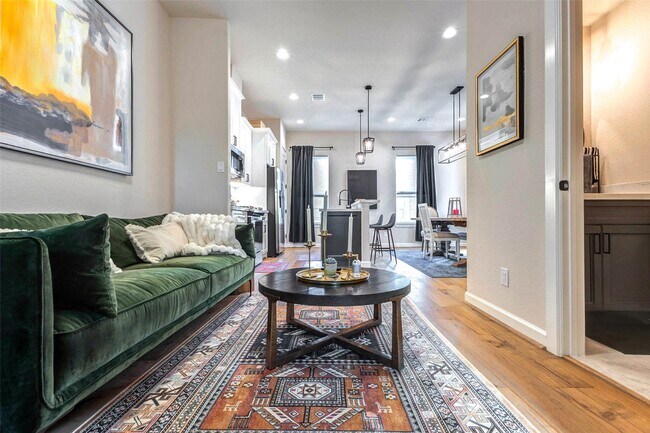 Building Photo - 11005 Upland Forest Dr