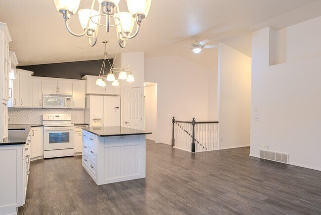 Building Photo - 217 Coho Rd