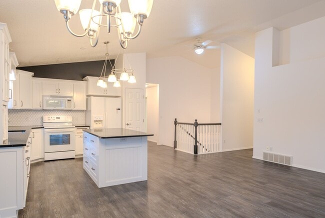 Building Photo - Executive Property with River Access