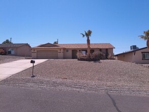 Building Photo - Seasonal  available Sept 1, 2025 to April ...