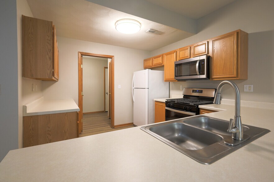 Oxford Commons 10289 Monarch Roscoe IL 61073 Apartment Finder