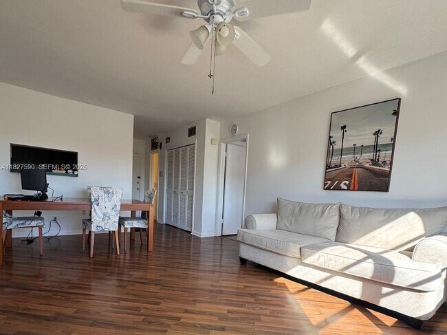 Building Photo - 1881 Middle River Dr