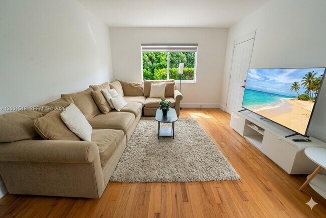 Building Photo - 817 W 39th St