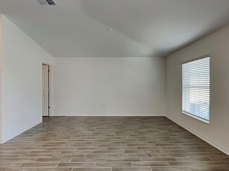 Building Photo - 755 Staffora St