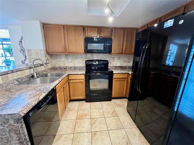 Building Photo - 7618 Colonial Ct