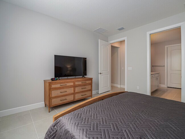 Building Photo - 3842 White Alder Wy