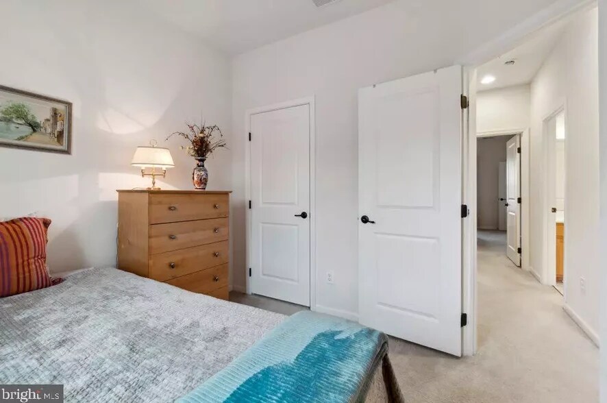 Second bedroom - 1280 Rannoch Ln