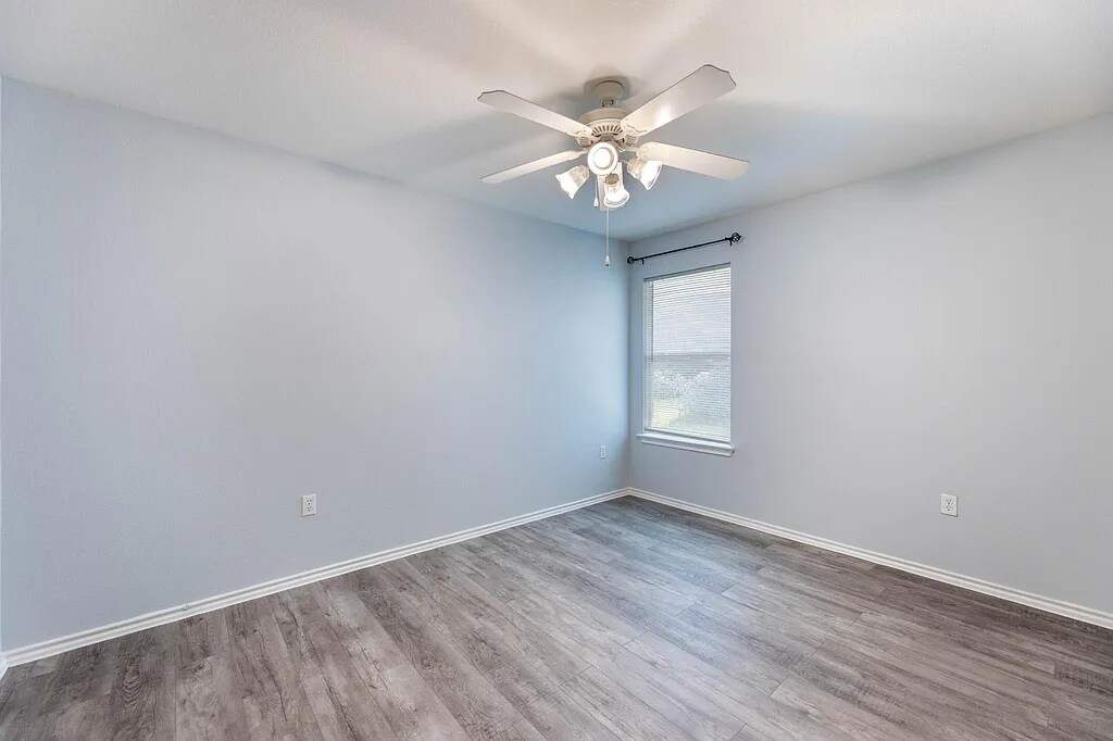 bedroom 3 - 8719 Davis Oaks Trl