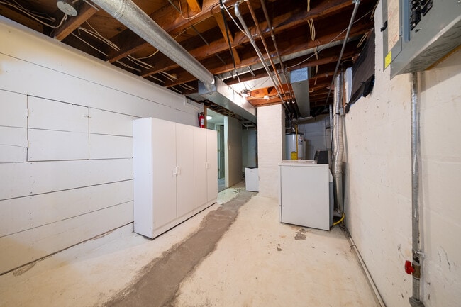 Building Photo - 3531-2 1/2 2 1/2 St NE