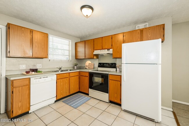 Building Photo - 1012 2nd St S