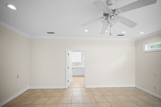 Building Photo - 11750 Village Green Dr