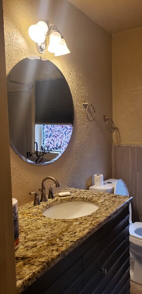 Building Photo - 1842 NE 48th St