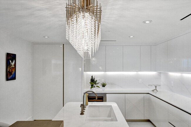 Building Photo - 525 N Fort Lauderdale Beach Blvd