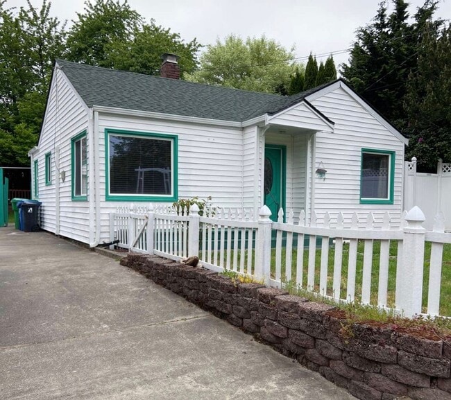 Building Photo - Charming Eastside Olympia Home Move-in goal June 5th .