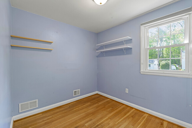 Building Photo - 2023 Rollingwood Rd