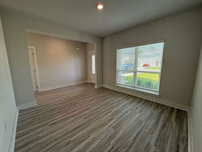 Building Photo - Gulf Breeze - Deer Ridge Crossing - 4 bedroom, 2.5 bathroom - New Construction