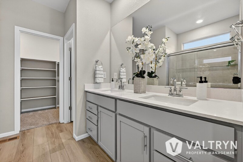 Building Photo - 13375 Valley Peak Dr