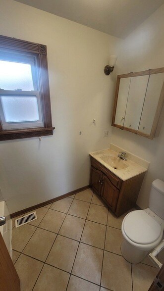 Building Photo - 2977 N Lawndale Ave