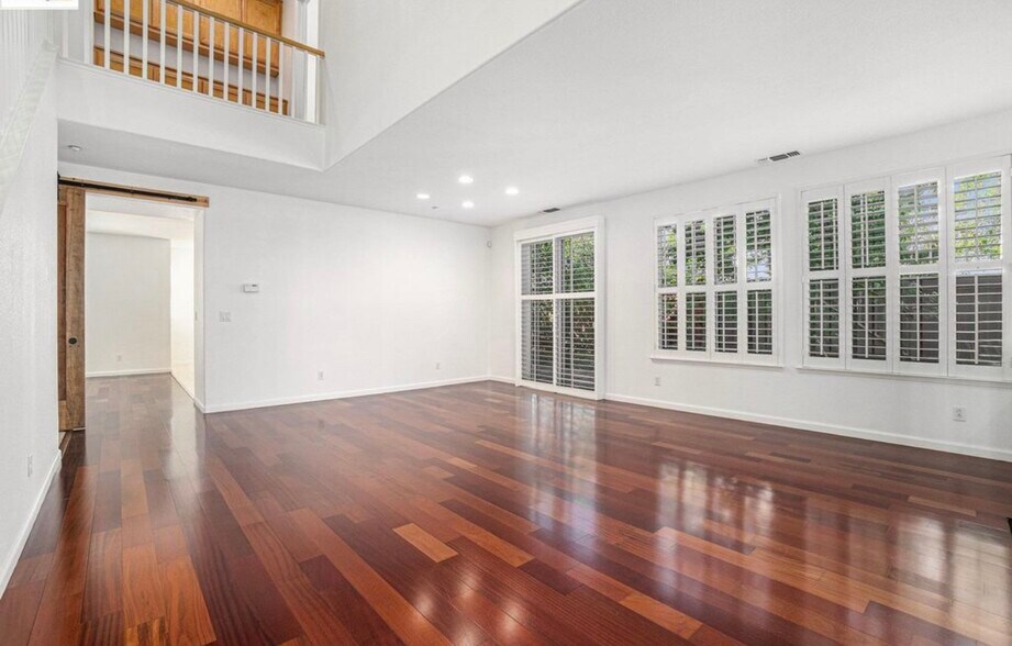 Building Photo - 722 Bentley Ct