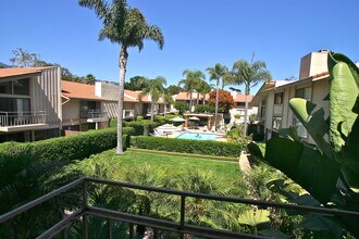 Building Photo - Incredible East Beach Town-Home unfurnishe...