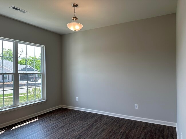 Building Photo - 129 Kirkstall Wy