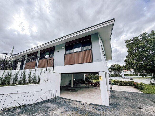 Building Photo - 425 NE 103rd St