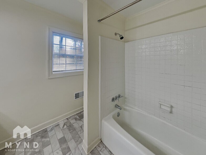 Building Photo - 315 Franklin Rd