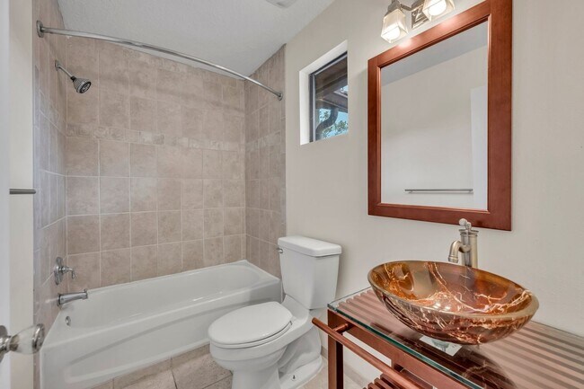 Building Photo - Gorgeous Winter Park Home