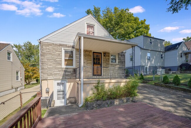 Building Photo - 3000 Meade Ave