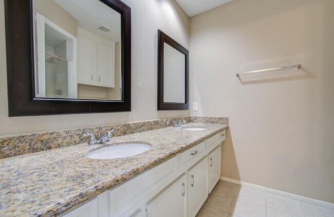 Building Photo - 2707 Planters St