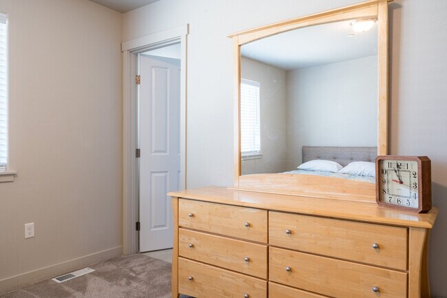 Building Photo - 5706 W 1st Pl