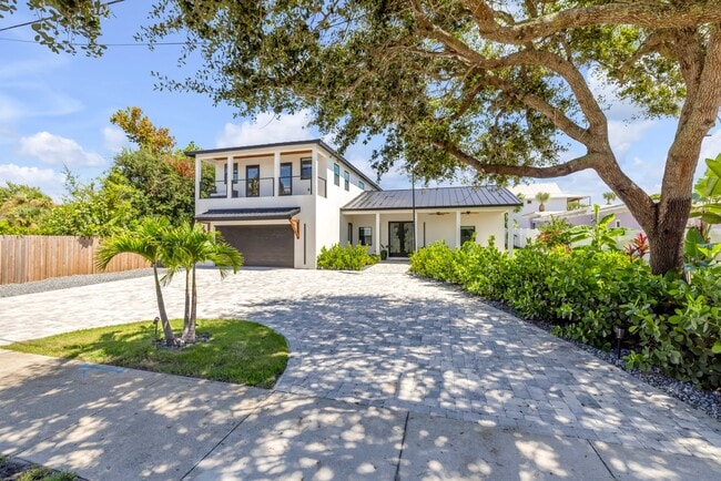 Building Photo - 1707 N Peninsula Ave