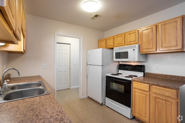 1BR, 1BA - 650 SF - Kellar Commons