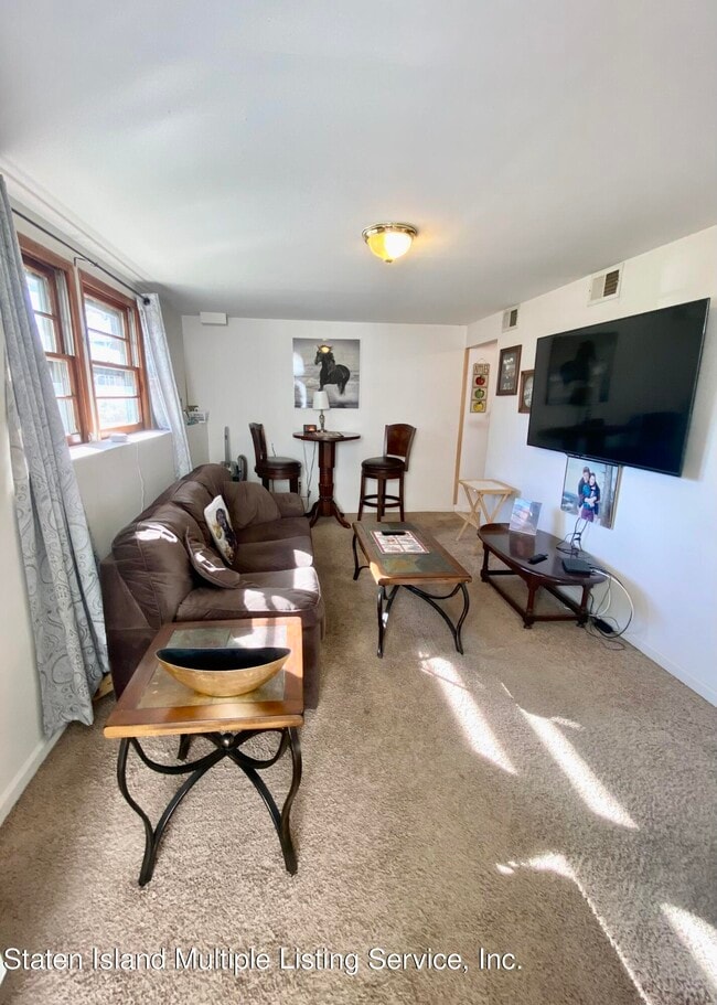 Building Photo - 555 Vineland Ave