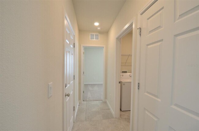 Building Photo - 1647 Aspen Ave