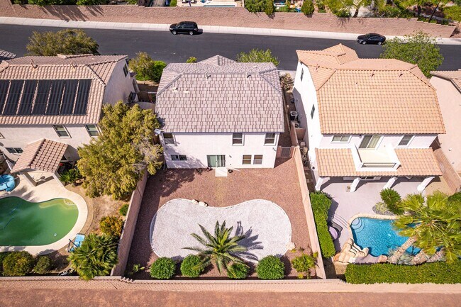 Building Photo - Fully Remodeled & Move-In Ready – Modern Finishes + Huge Loft!
