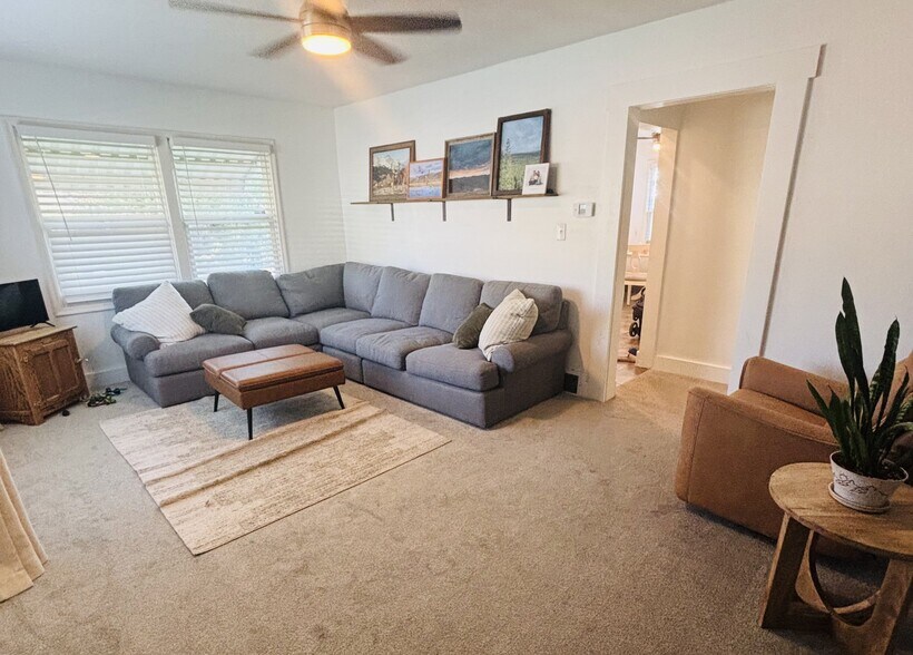 Building Photo - 586 S 400 E