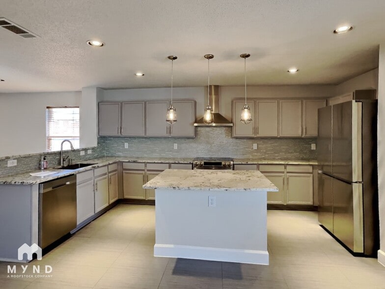 Building Photo - 5455 San Patricio Dr