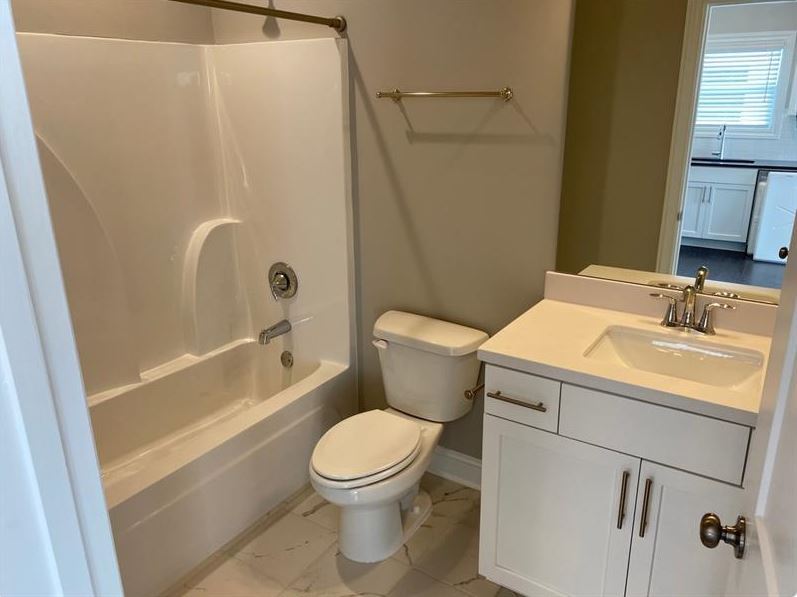 Building Photo - 1747 Stone Hedge Dr NW